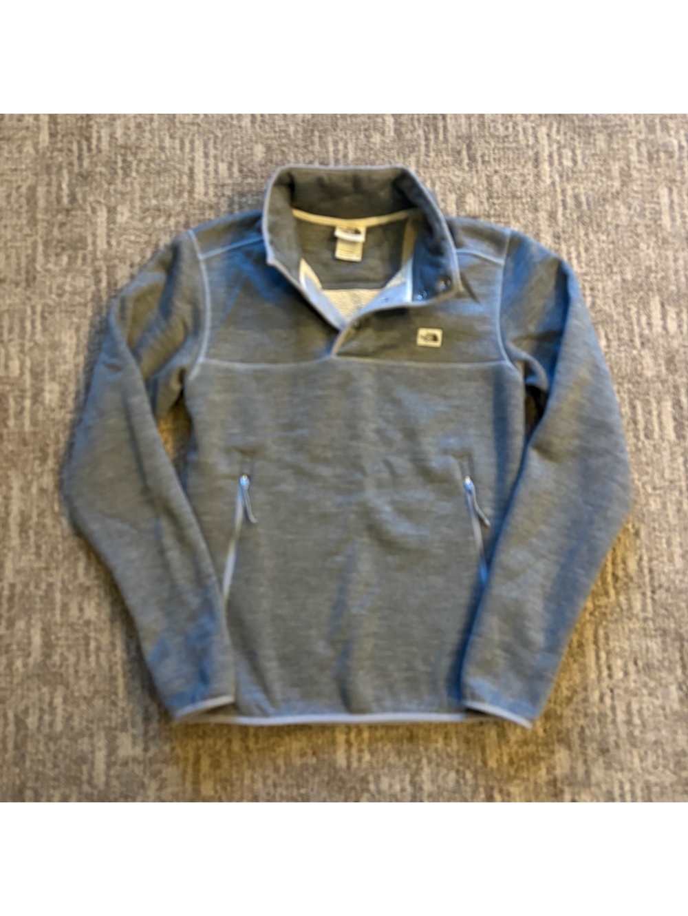 The North Face men’s Sherpa lined Quarter Zip pullover sweatshirt size XS gray